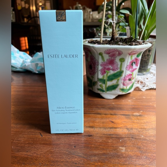 Estée Lauder, micro essence skin activating treatment lotion-5 ounces. NWT - Picture 1 of 4